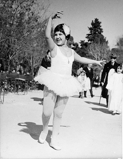 Η Λήδα ντυμένη μπαλαρίνα τις Απόκρηες στο Ζάππειο align=