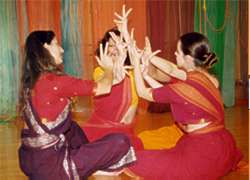 Bharata Natyam lesson in Mandiram